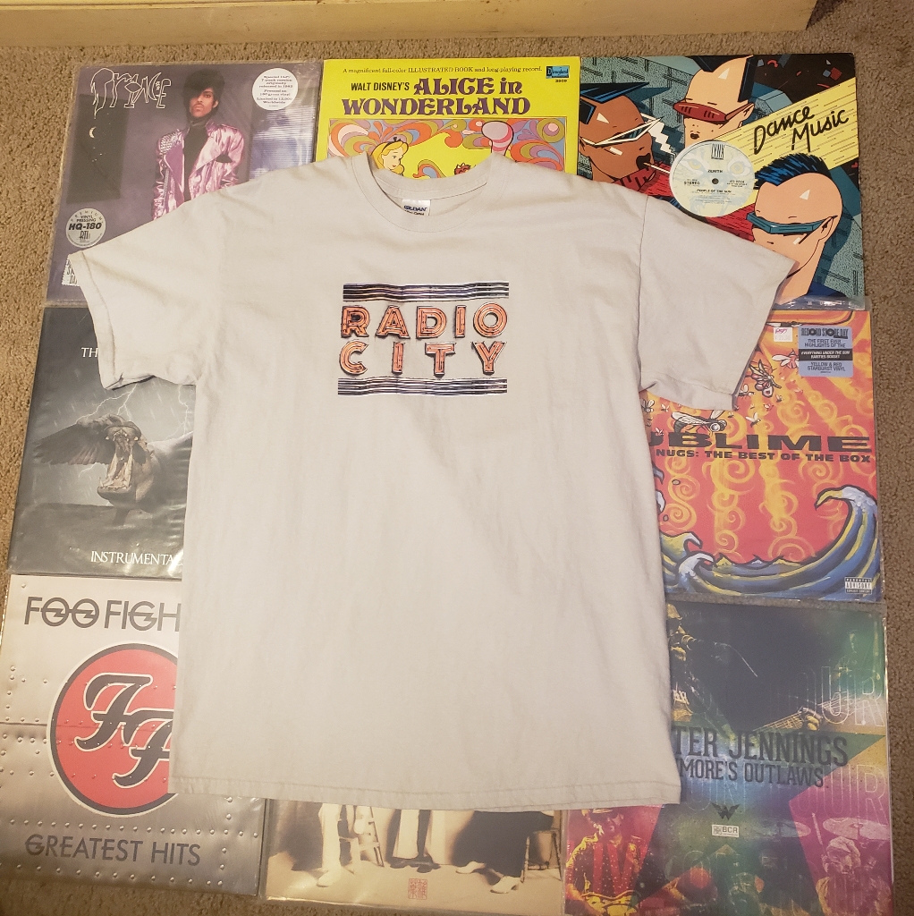 Radio City Music Hall T Shirt On A Gildan Tag Lg